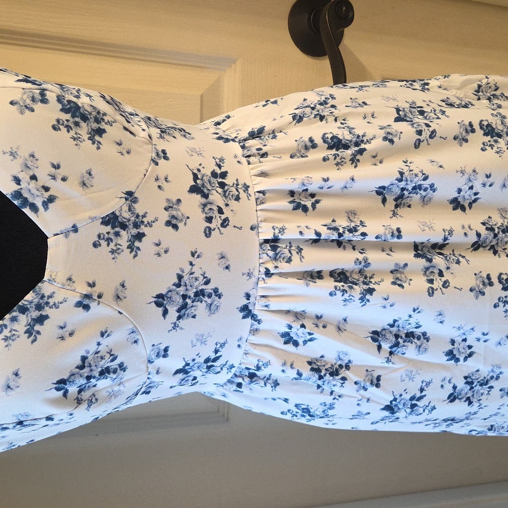 Floral Spaghetti Strap Maxi Dress With Cut Out In Back - Picture 6 of 16